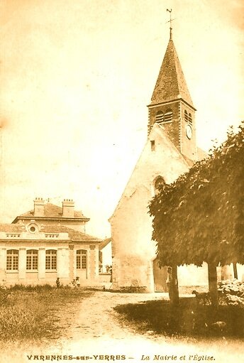 Varennes-sur-Yerres-Mairie-et-eglise-Saint-Sulpice