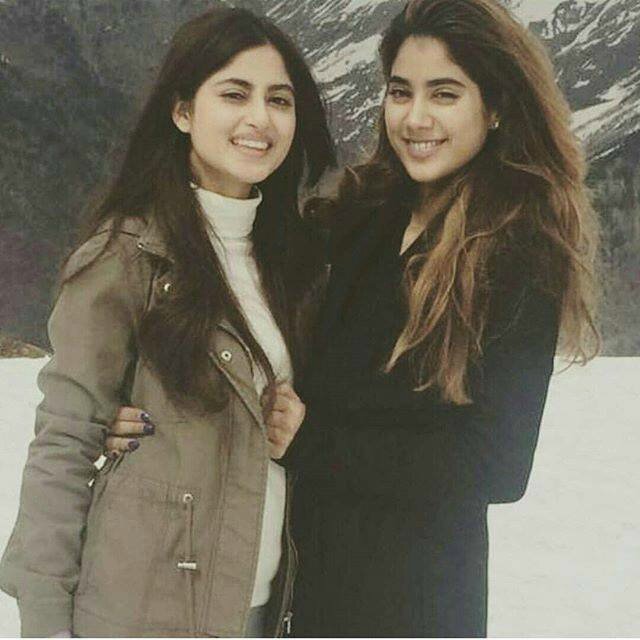 ASajal-Ali-with-Janhvi-Kapoor-Sridevi-s-daughter-on-location-of-Bollywood-film-Mom-12030