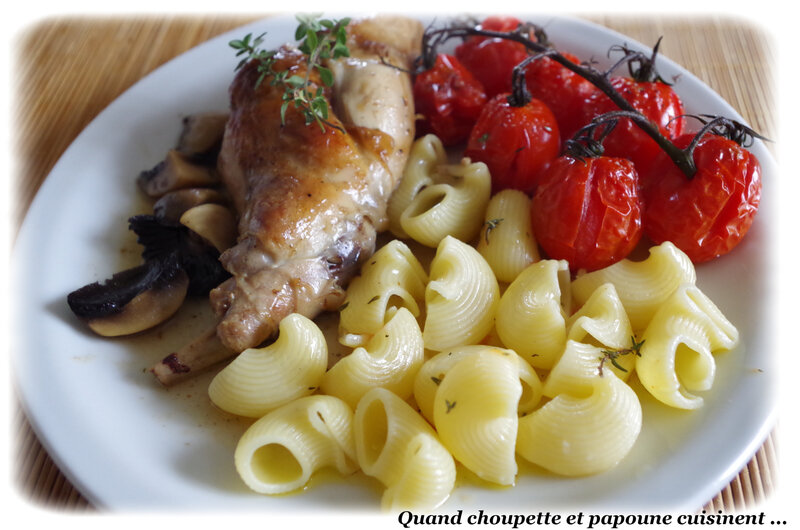 lapin au thym frais et champignons, tomates confites au four-461