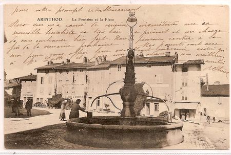 Arinthod__la_fontaine_et_la_place_vers_1905