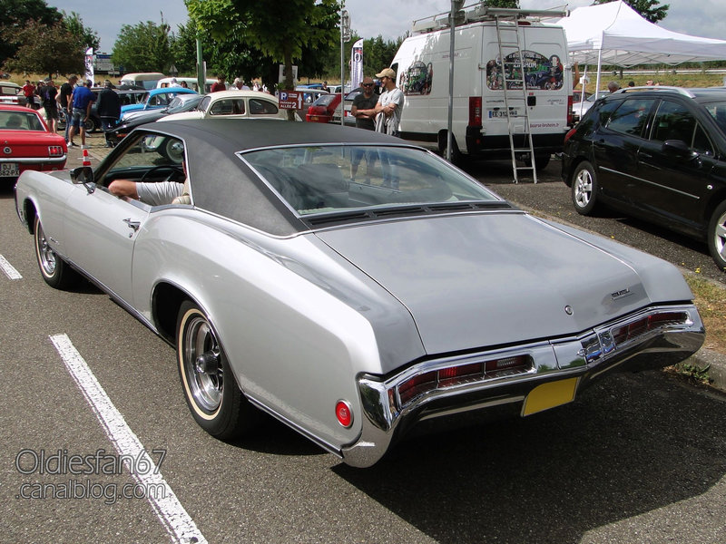 Buick Riviera hardtop coupe-1969-02