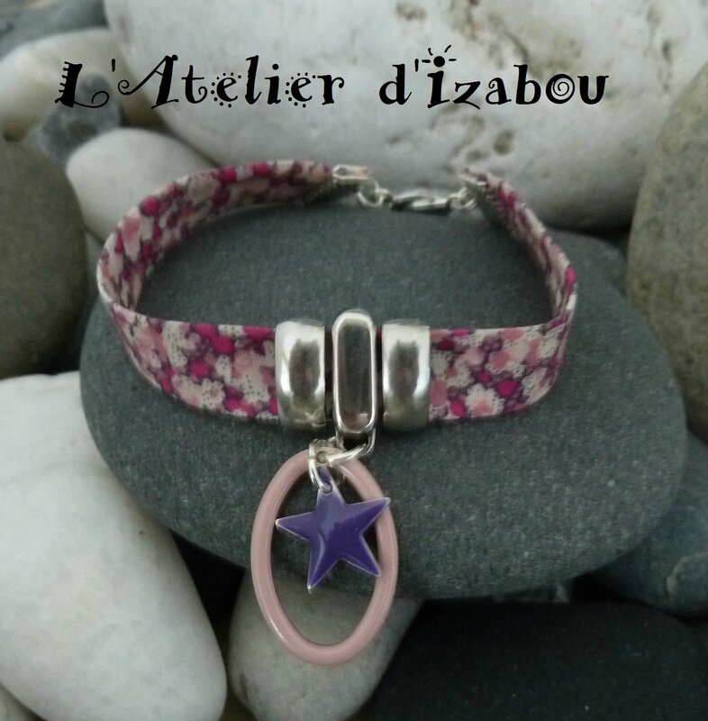 P1120683 Bracelet liberty rose, violet à fleurs, breloques émaillées ovale rose, et étoile violette, fermoir pression