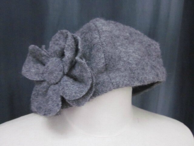 Chapeau AGATHE en laine bouillie gris moyen chiné avec fleur - Doublure coton uni noir - taille 58 (2)