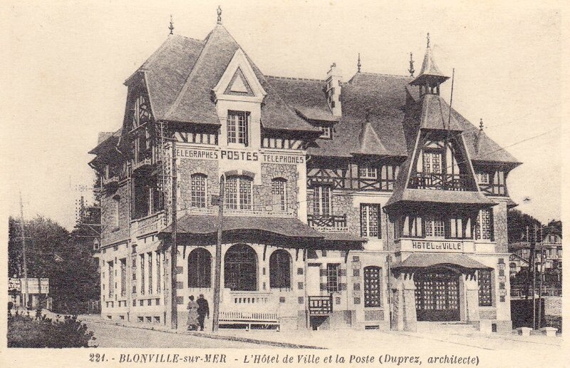 01-Blonville-HoteldeVille
