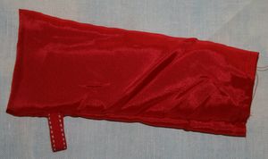 rectangle en doublure rouge avec ruban étiquette