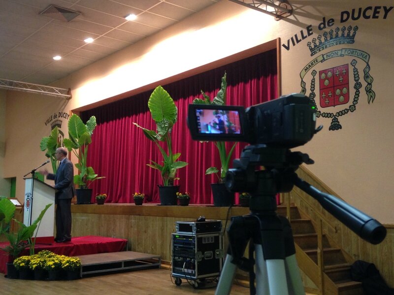 Alain Juppé réunion publique Ducey octobre 2015 caméra