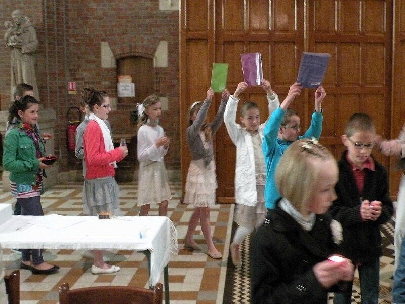 2013-06-02-entrées en eucharistie-LE DOULIEU (5)