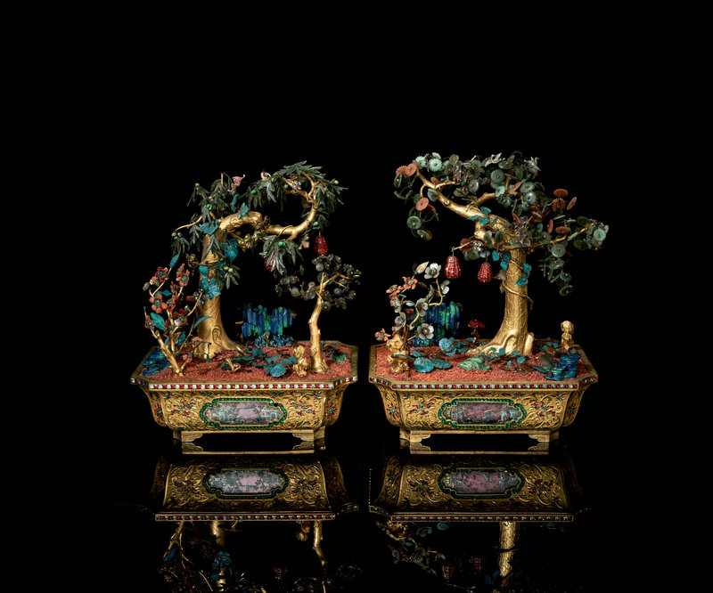 2024_NYR_22520_0006_001(a_pair_of_kingfisher_feather_jade_hardstone_and_coral_gilt-bronze_mode033843)