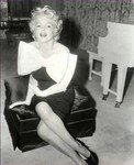 1958_Marilyn_BlackDress_01_Piano_00300_1