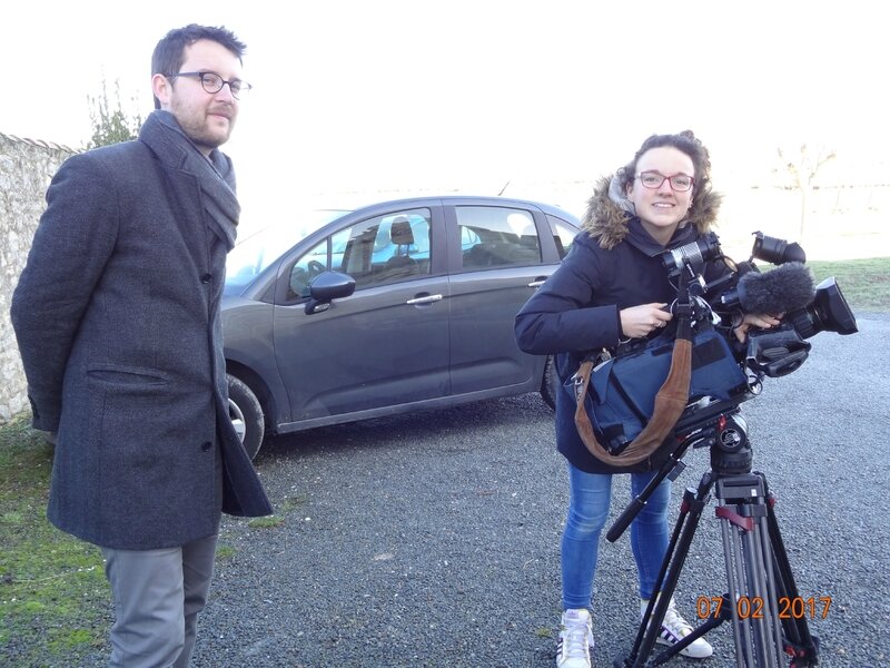 l'équipe de tournage, journaliste et caméraman 