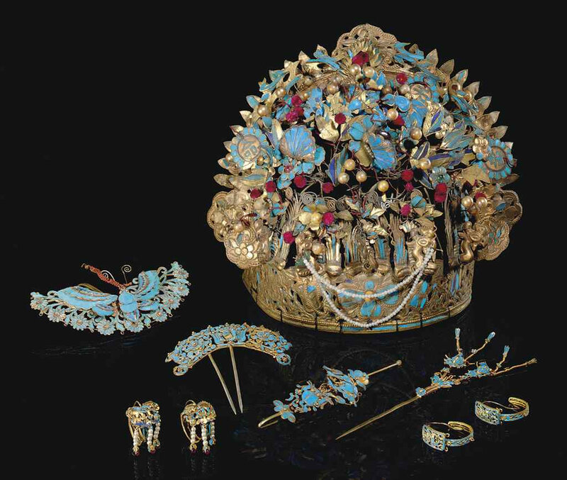 2011_NYR_02518_1230_000(a_group_of_kingfisher_feather-embellished_gilt-metal_ornaments_qing_dy)