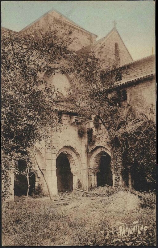 1718, il n’existe plus de vie monastique dans les lieux et l’abbaye de Nieul-sur-l’Autize est désertée (2)