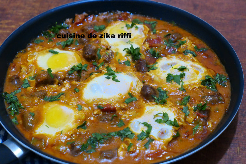 sjakshuka aux oeufs et aux merguez à l'ancienne