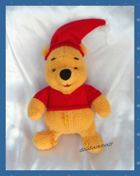 Doudou Peluche Winnie l'ourson Crochets Bonnet Rouge Franges Mattel 2000