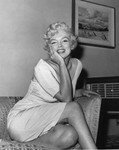 1958_Marilyn_WhiteDress_01_Sofa_021_010_a