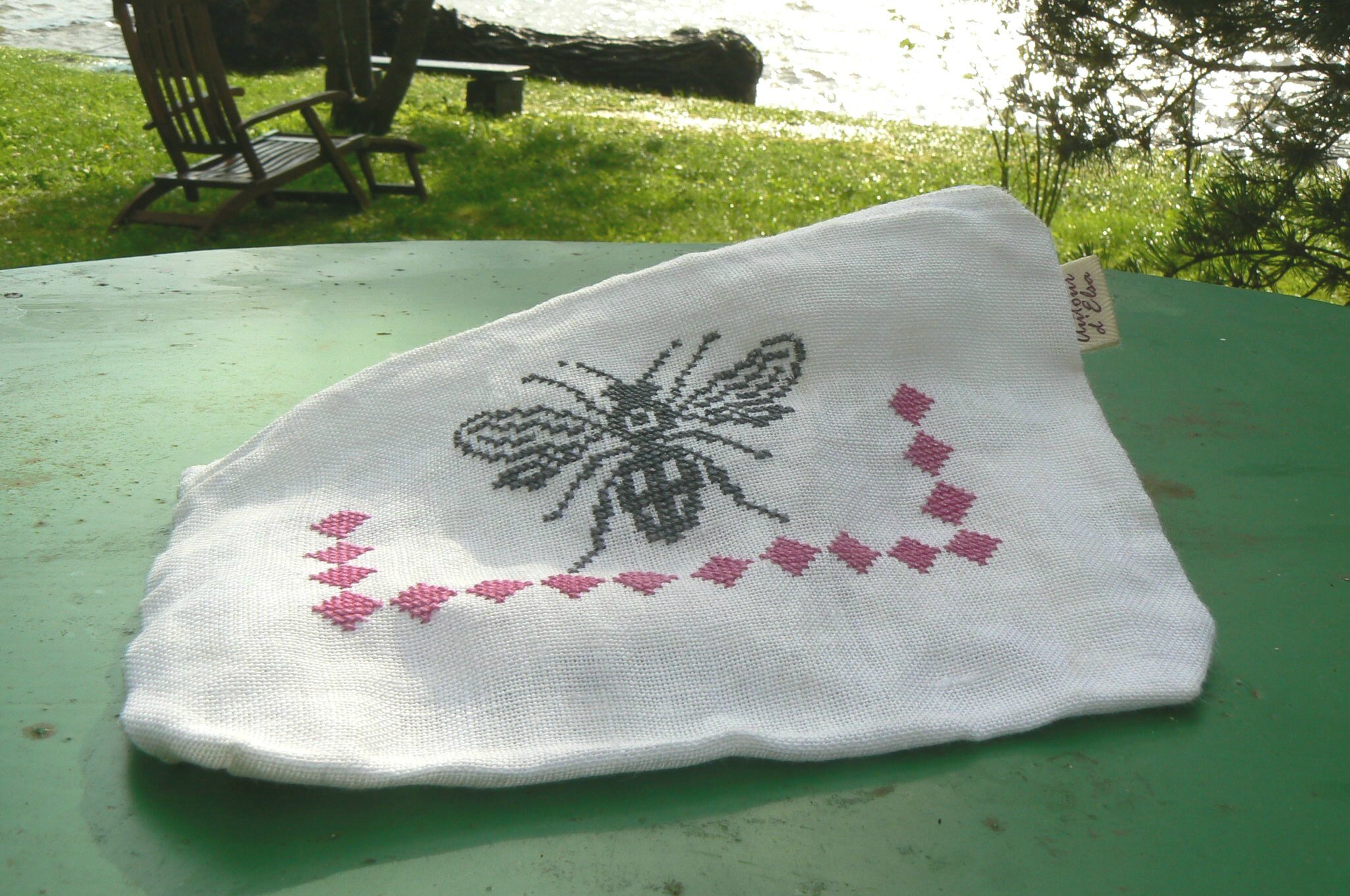 trousse-abeille-point-de-croix-2