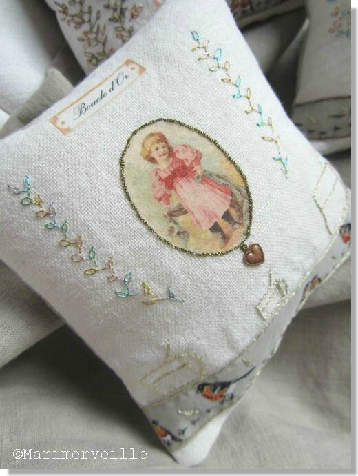 Petit coussin Boucle d'or N°3