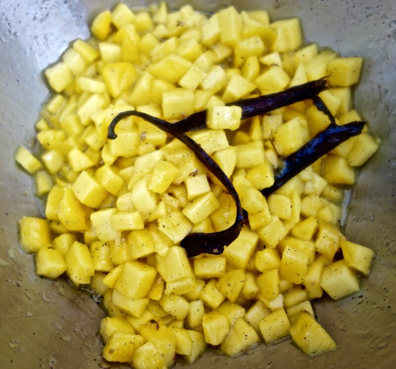 tartare de mangue à la vanille et à la coriandre