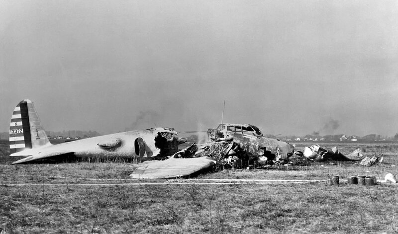 Boeing_Model_299_crash