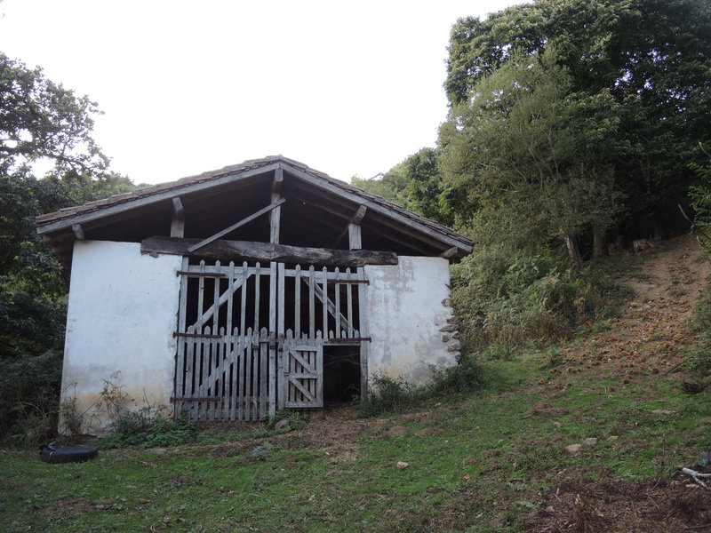 Mont Ursuya, sentier, bergerie (64)