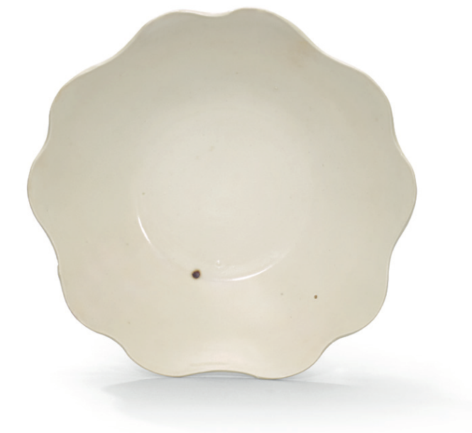 A Xing foliate-rim dish, Five Dynasties (907-960)