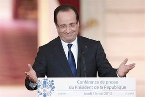 hollande_sourire_niais