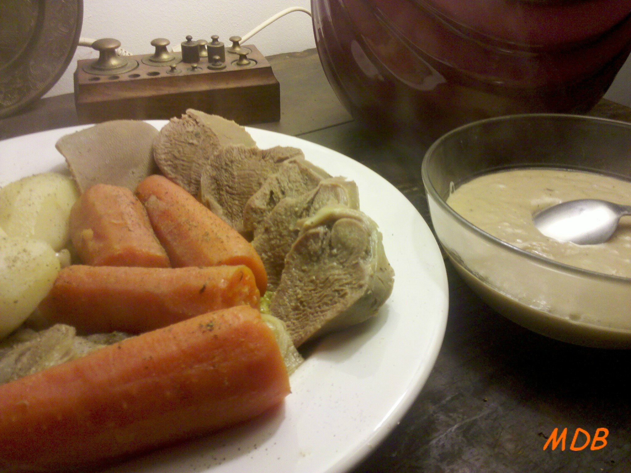 Langue de boeuf et ses légumes, sauce blanche au bouillon (Margaret