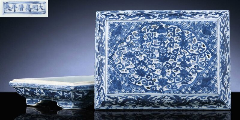 A fine and rare late Ming blue and white rectangular pierced rectangular covered box