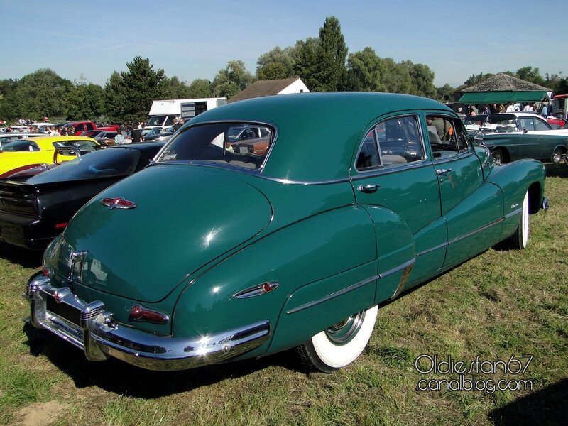 buick-roadmaster-sedan-1947-02
