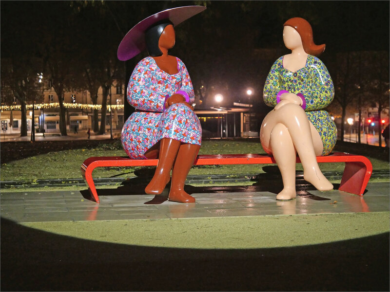 Niort statues dame seules 1 071120