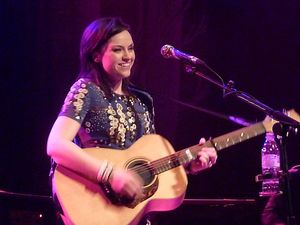 2010_09_Amy_Macdonald_La_Riviera_022