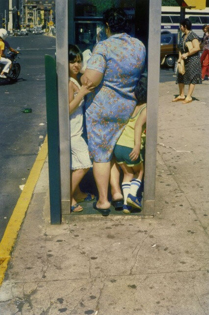 6-Helen-Levitt-_New-York-City-Phone-Booth_-1980