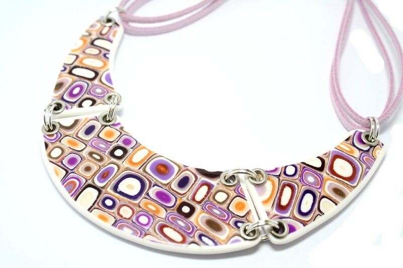 petit collier plastron mosaïque violet