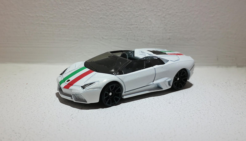 Lamborghini Reventon Roadster (Hotwheels) (4)