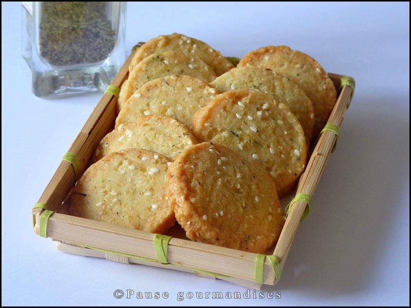 Sablés au compté, sésame et herbes de Provence (12)