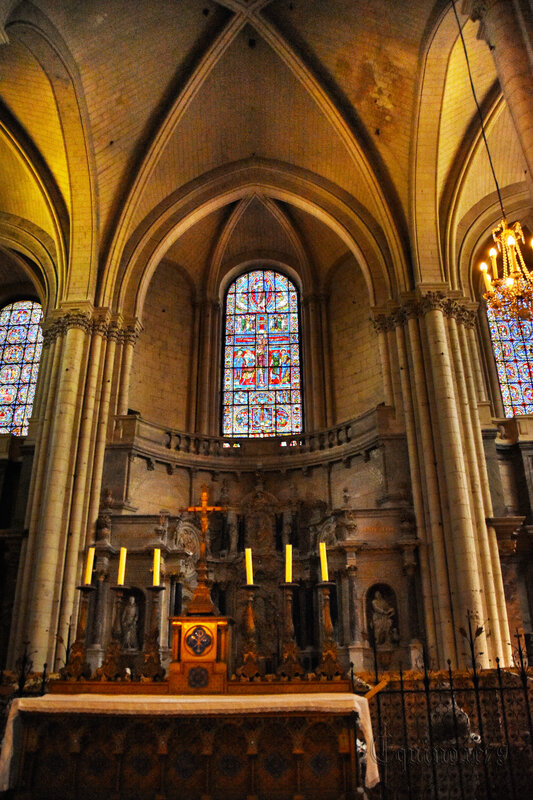 Le vitrail de la Crucifixion de la cathédrale de Poitiers – Aliénor d’Aquitaine, Henri Plantagenêt - Thibaud V de Blason et Valence de Mauzé (7)