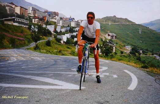 1084) montée à vélo jusqu'à l'Alpe d'Huez (oisans)