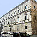 Parione - Entre Campo dei Fiori et Place Navone (4/21). Un palais de la première Renaissance, le Palais de la Chancellerie.