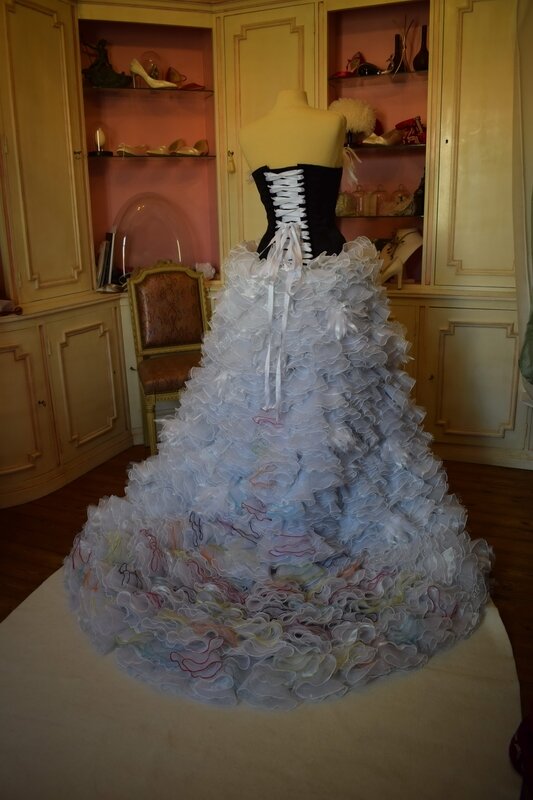 robe de mariée gothique arc en ciel marjorie g creation dos