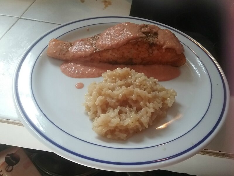 Filets de saumon à la sauce au chorizo et riz basmati citronné
