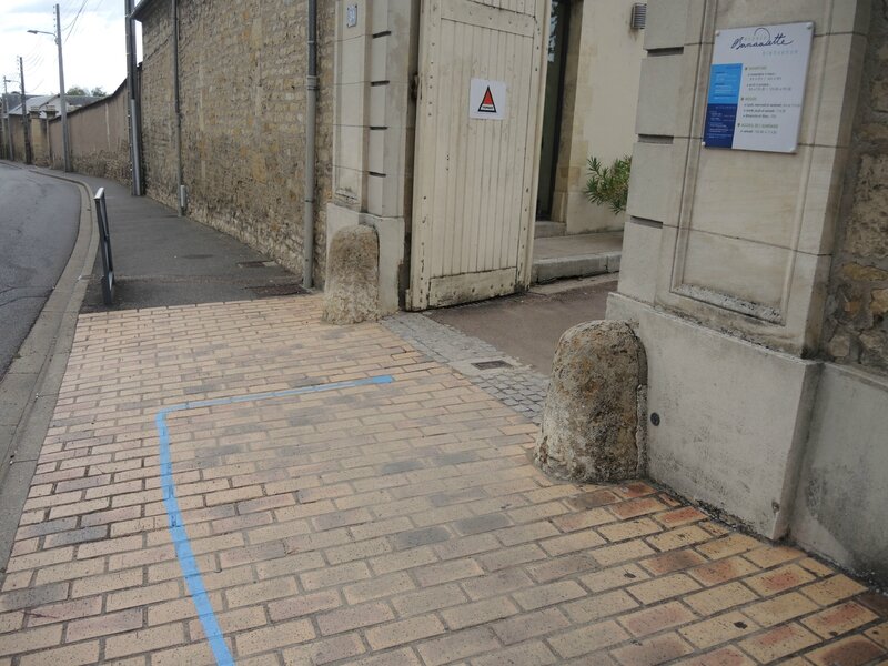 Nevers, couvent Saint-Gildard, ligne bleue (58)