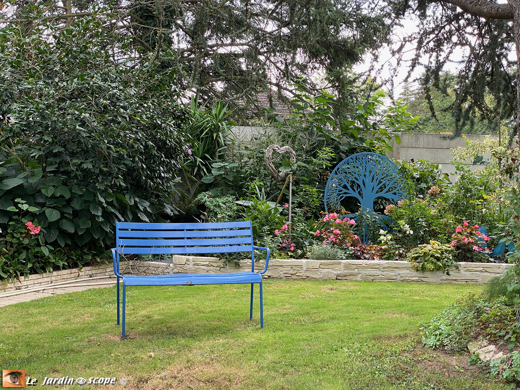 Banc métal bleu deux places chez Caroline et Claude (45)