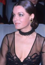 Ceil_Chapman-dress_black-style-1970-romy_schneider-premiere_choses-2