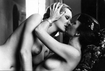 helmutnewton_twomodelsinmystudio_1975_lightbox