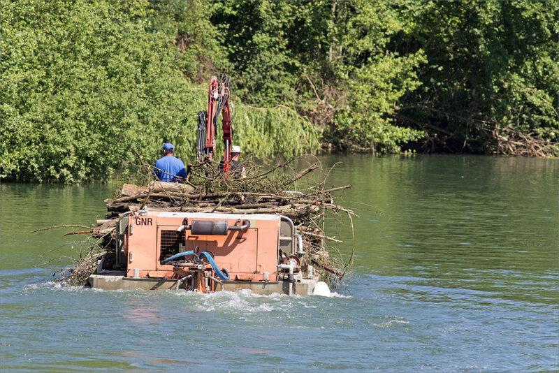 Barge entretien rivière 1 200520