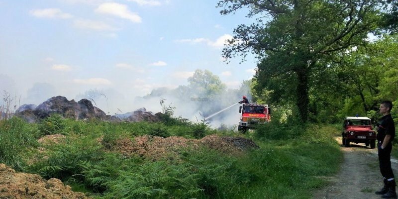 Un feu détruit 300 m3 de meules de foin