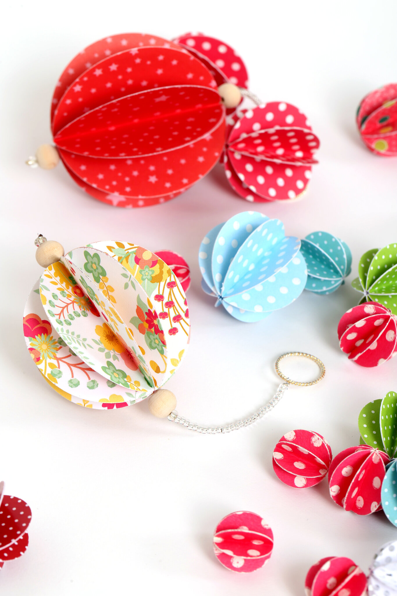 Il est temps de faire des boules en papier pour NOEL Décoration, Diy, Tuto Crochet et Papier