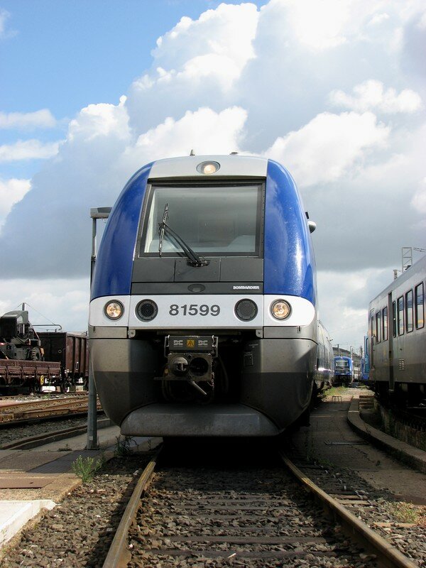 AGC B 81 599 garé au dépôt de Bordeaux St Jean