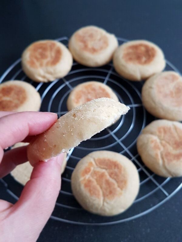 CHEZ CATHYTUTU MUFFINS ANGLAIS AMUSES BOUCHE BRUNCH PETIT DEJEUNER BOULANGE PETIT PAIN LEVURE DE BOULANGER FRAICHE (15)