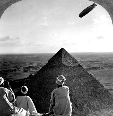 Graf_Zeppelin_over_Pyramid2